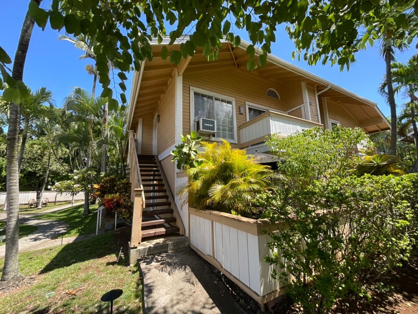 Honolulu Condo: 625 Mananai Place, 24U