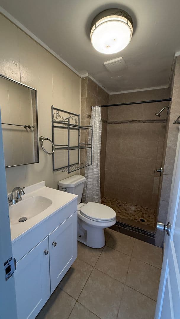 Wailuku House: 335 Momi Place #B