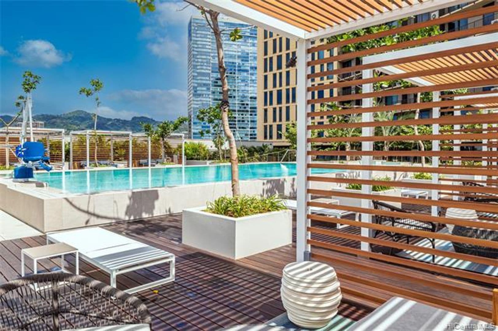 Honolulu Condo: 987 Queen St #327