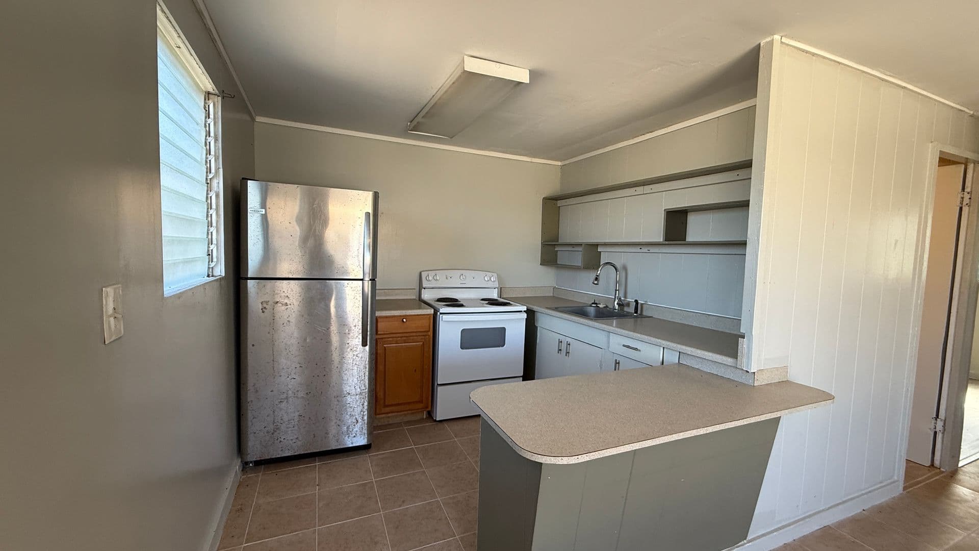 Wailuku House: 335 Momi Place #B