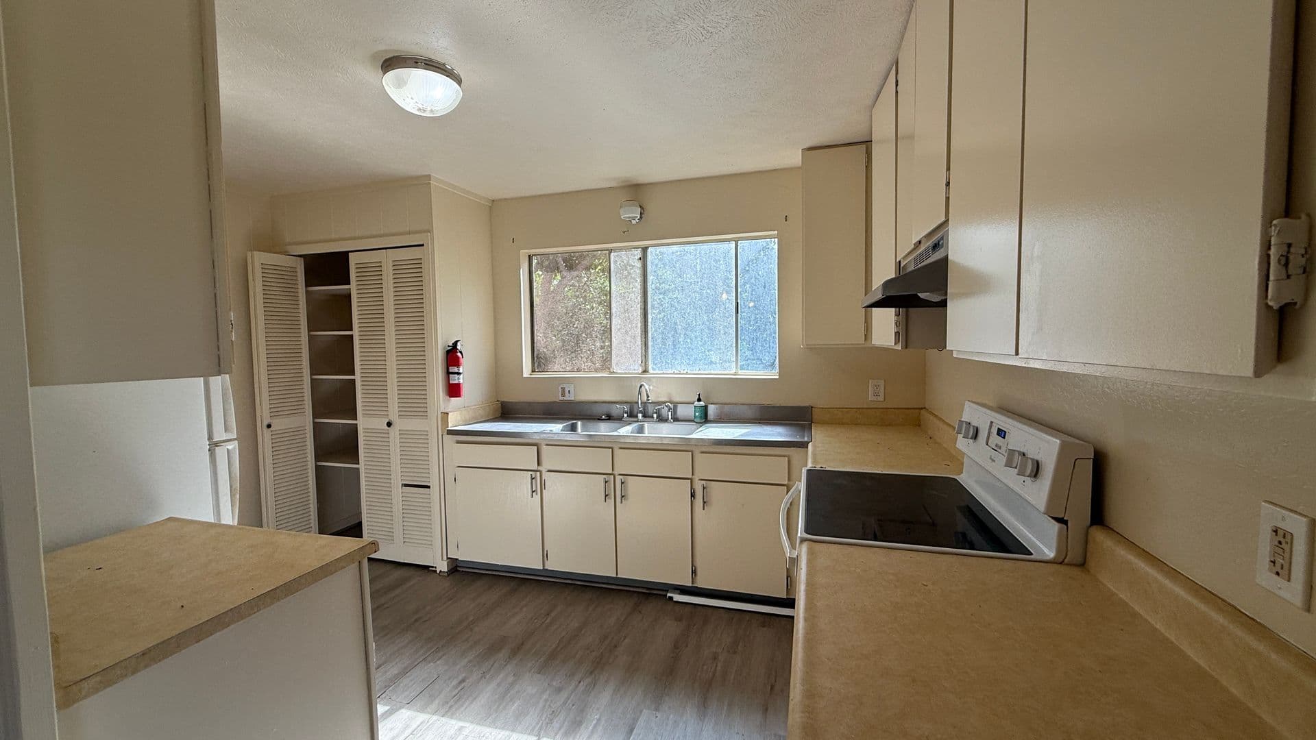 Wailuku Apartment: 219 W Waiko Rd #F Duplex Left