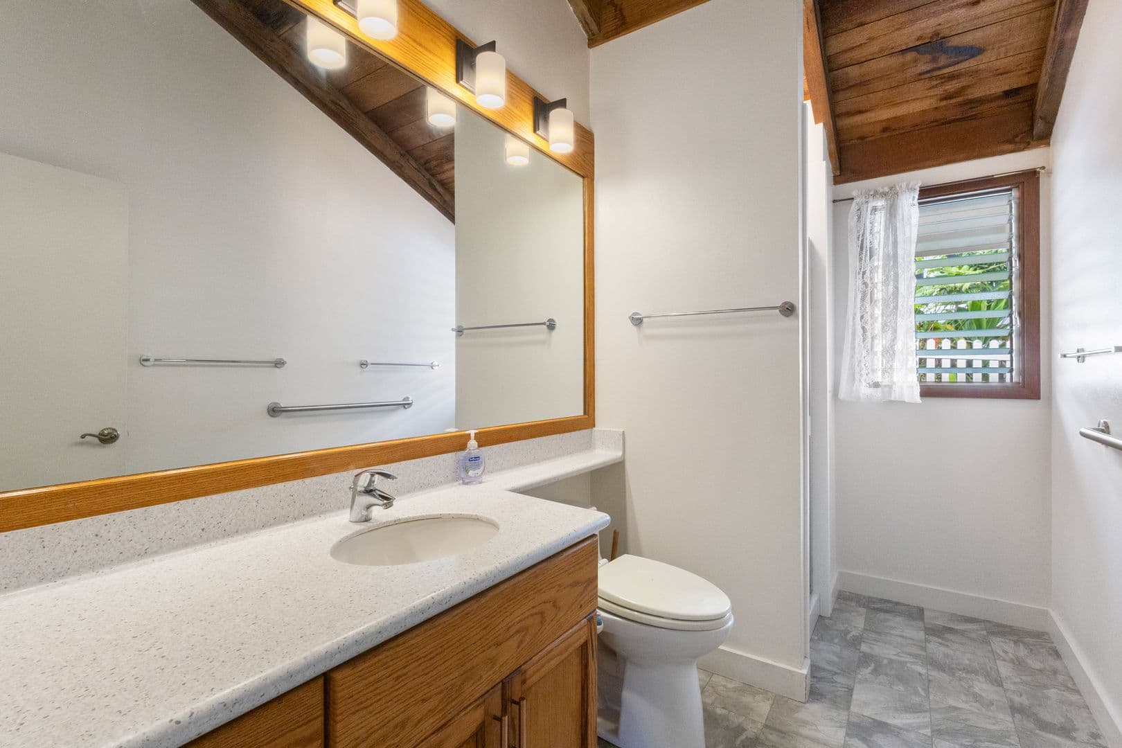 Honolulu House: 2910 Nanihale Place