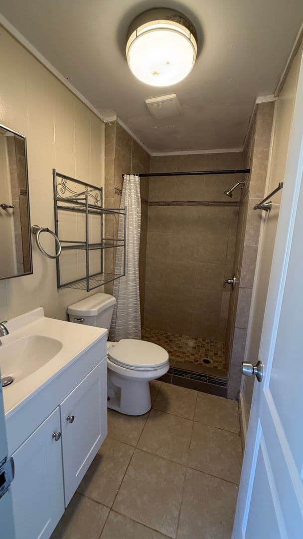 Wailuku House: 335 Momi Place #B
