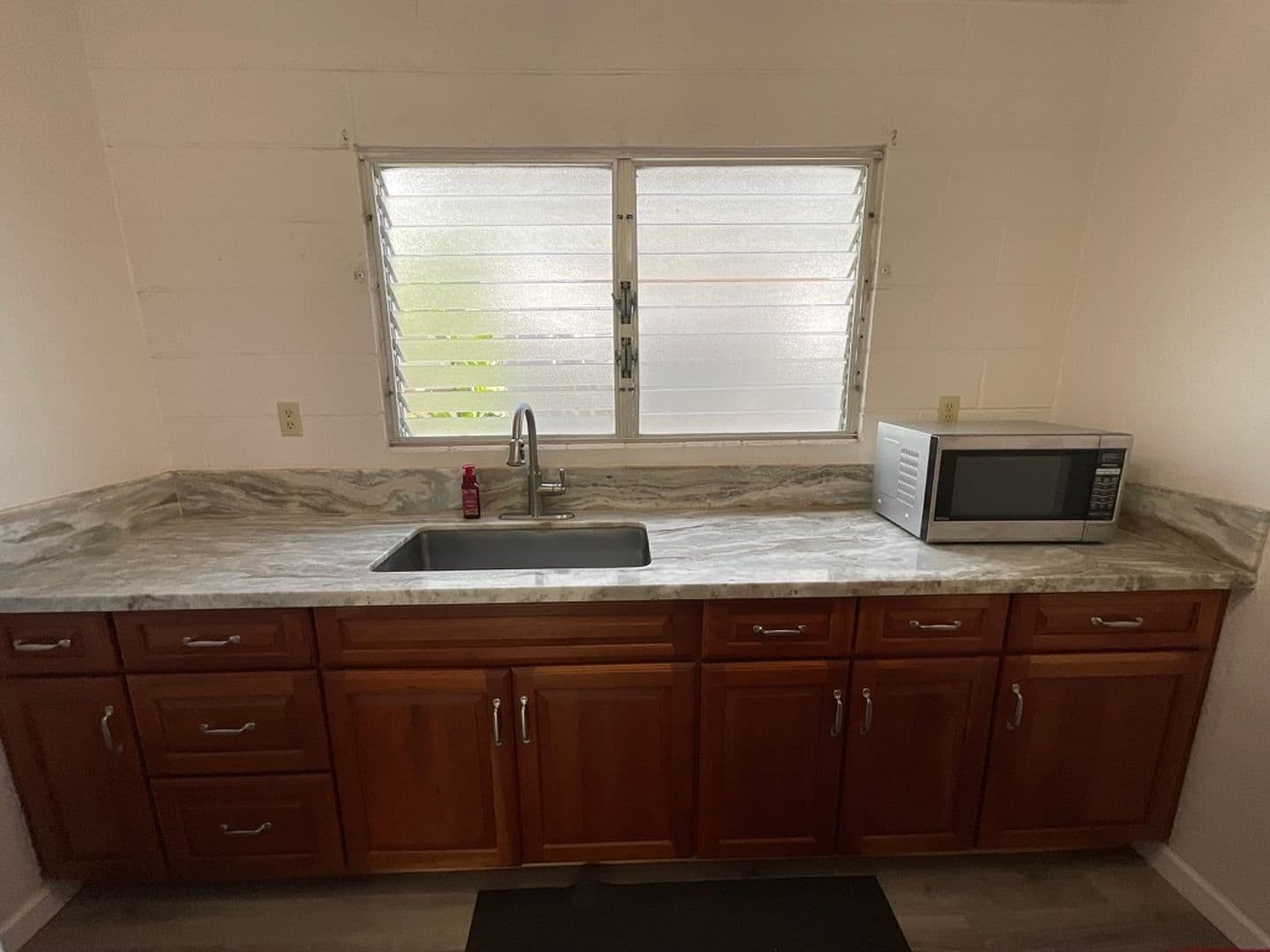 Waipahu House: 94-1278 Peke Place