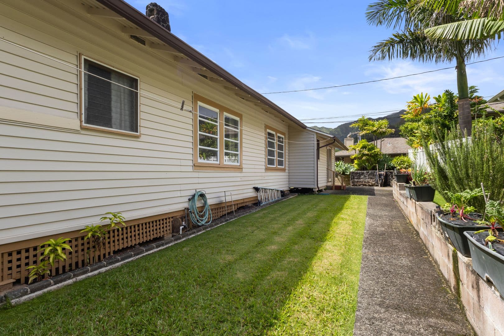 Honolulu House: 2910 Nanihale Place