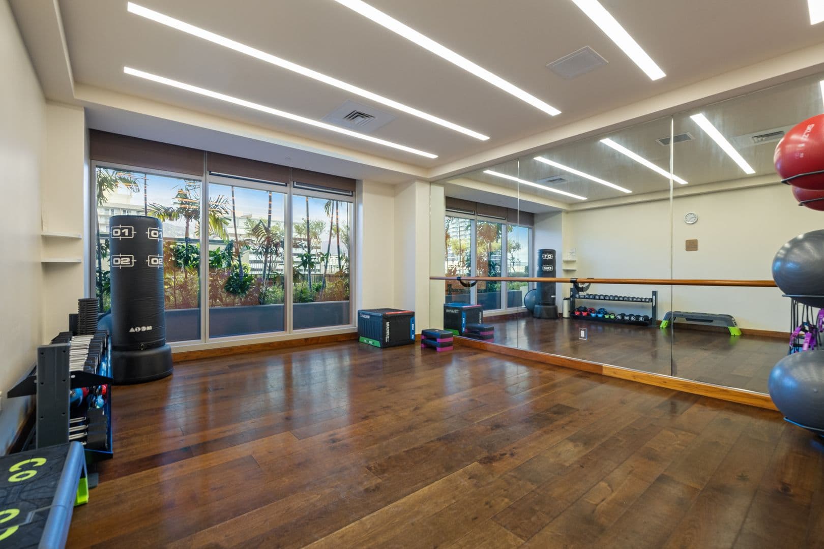 Honolulu Condo: 1555 Kapiolani Blvd #2000