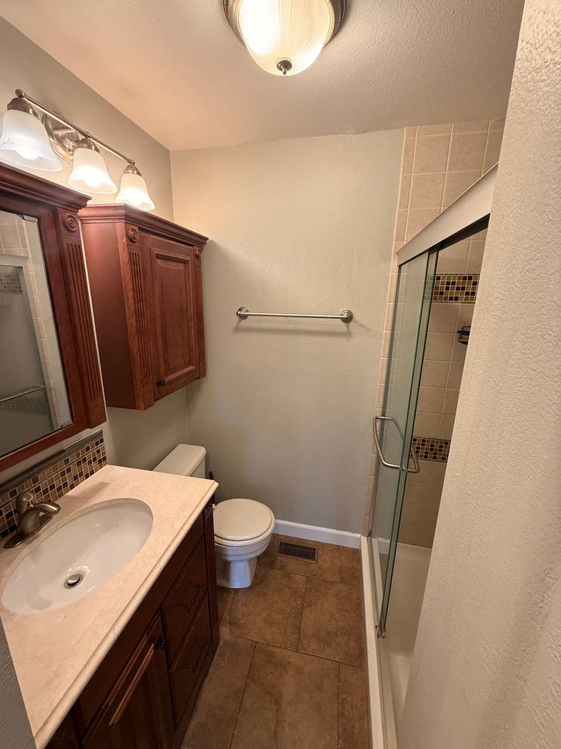 Anchorage House: 7351 Huntsmen Cir. #18G