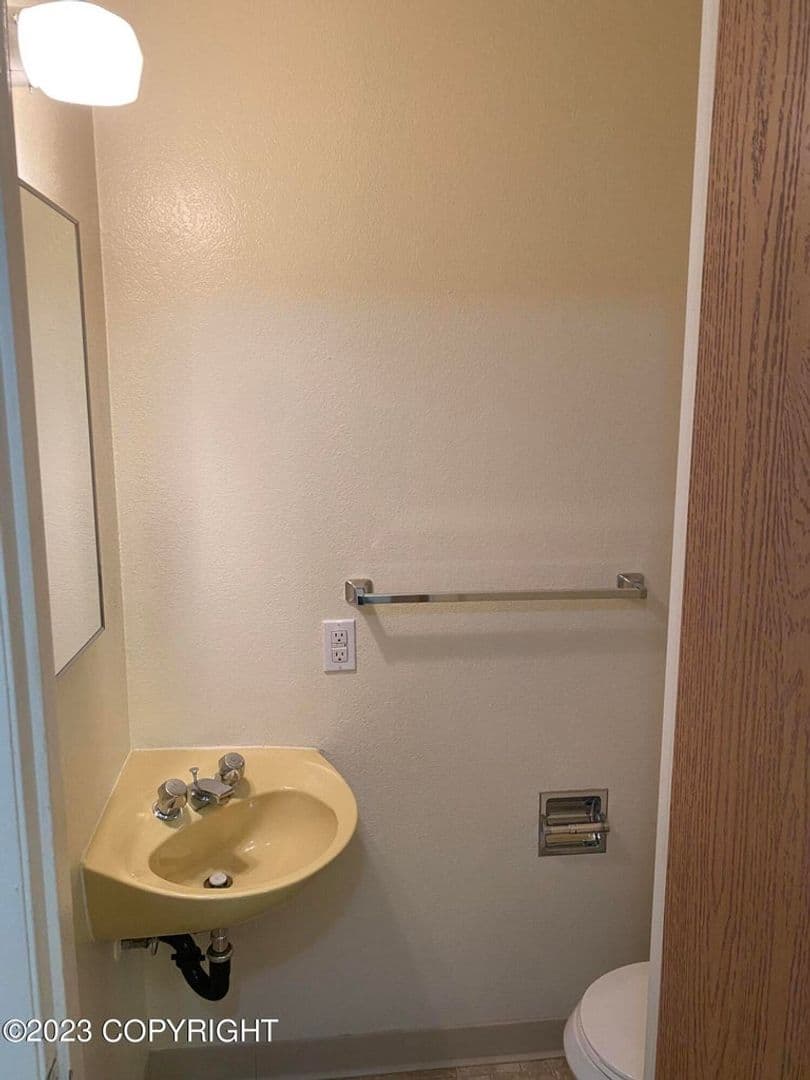 Anchorage Apartment: 450 Dailey Ave