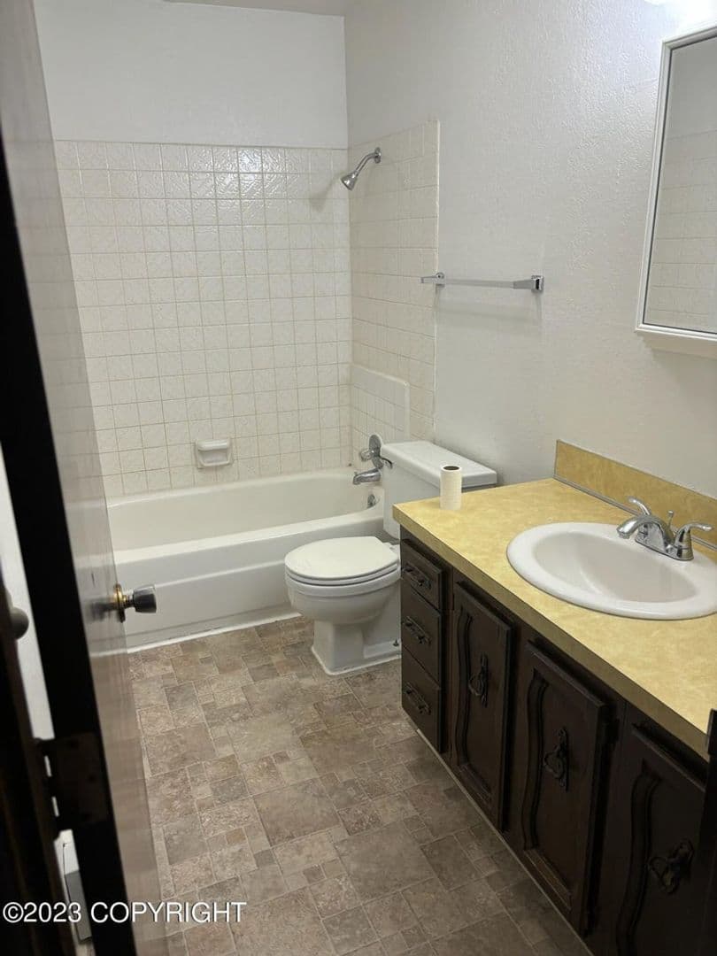 Anchorage Apartment: 1916 Beaver Pl