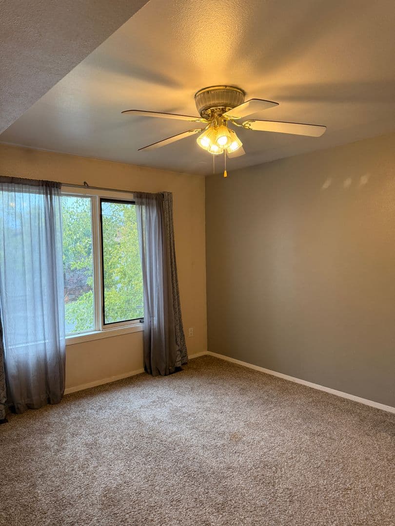 Anchorage House: 7351 Huntsmen Cir. #18G