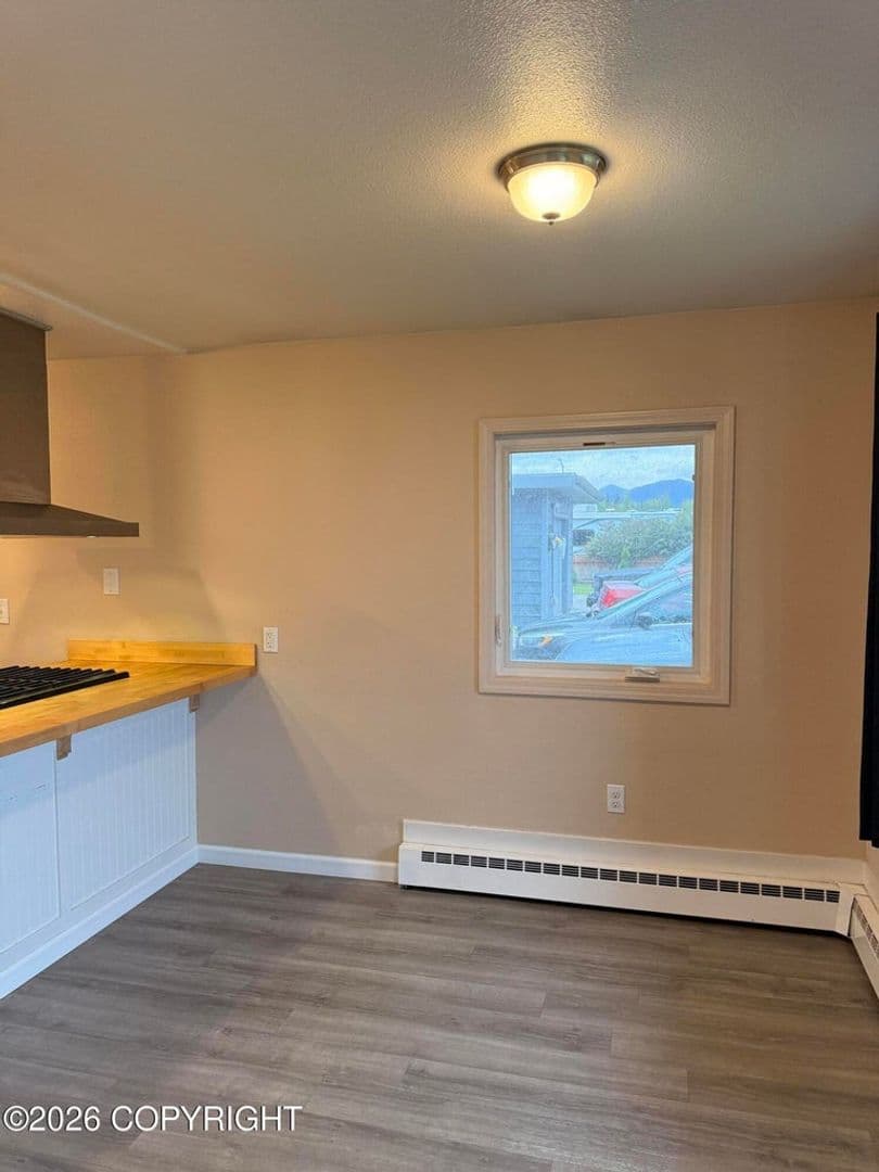 Anchorage House: 529 E 25th Ave