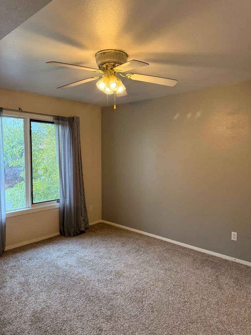 Anchorage House: 7351 Huntsmen Cir. #18G