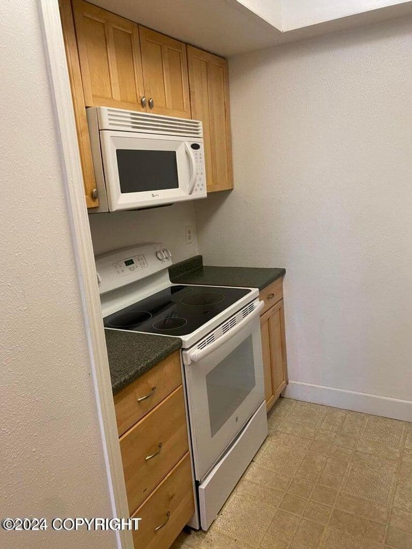 Anchorage House: 4660 Reka Dr Apt D24