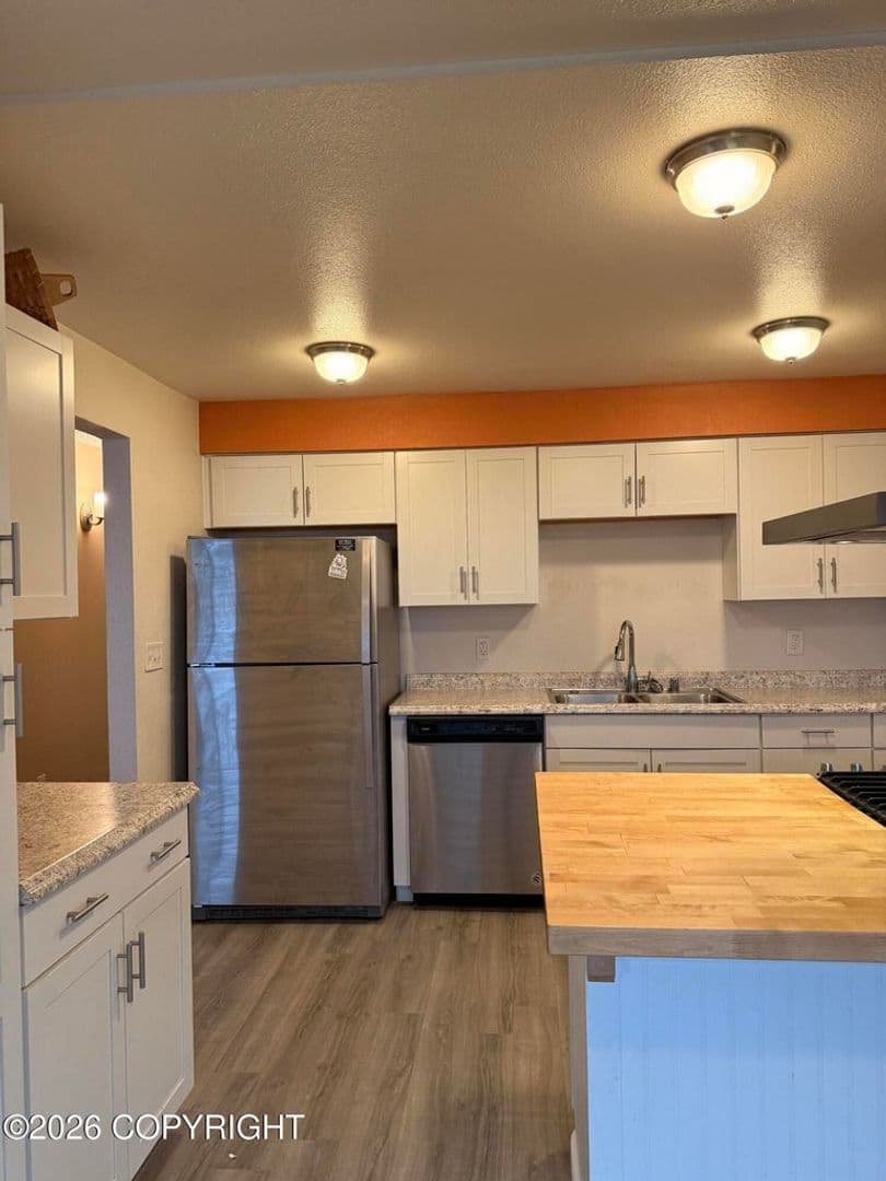 Anchorage House: 529 E 25th Ave