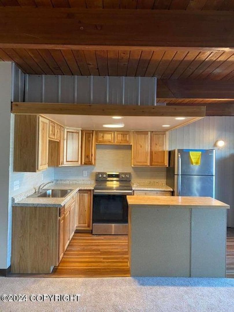 Anchorage Apartment: 808 W 29th Pl