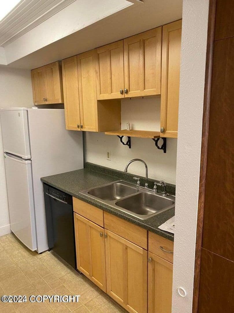 Anchorage House: 4660 Reka Dr Apt D24