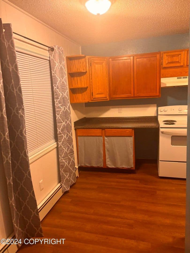 Anchorage Apartment: 636 W 45th Ave