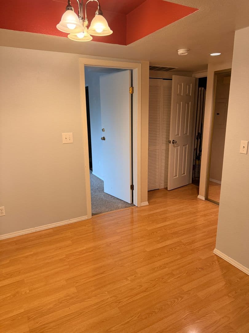 Anchorage House: 7351 Huntsmen Cir. #18G