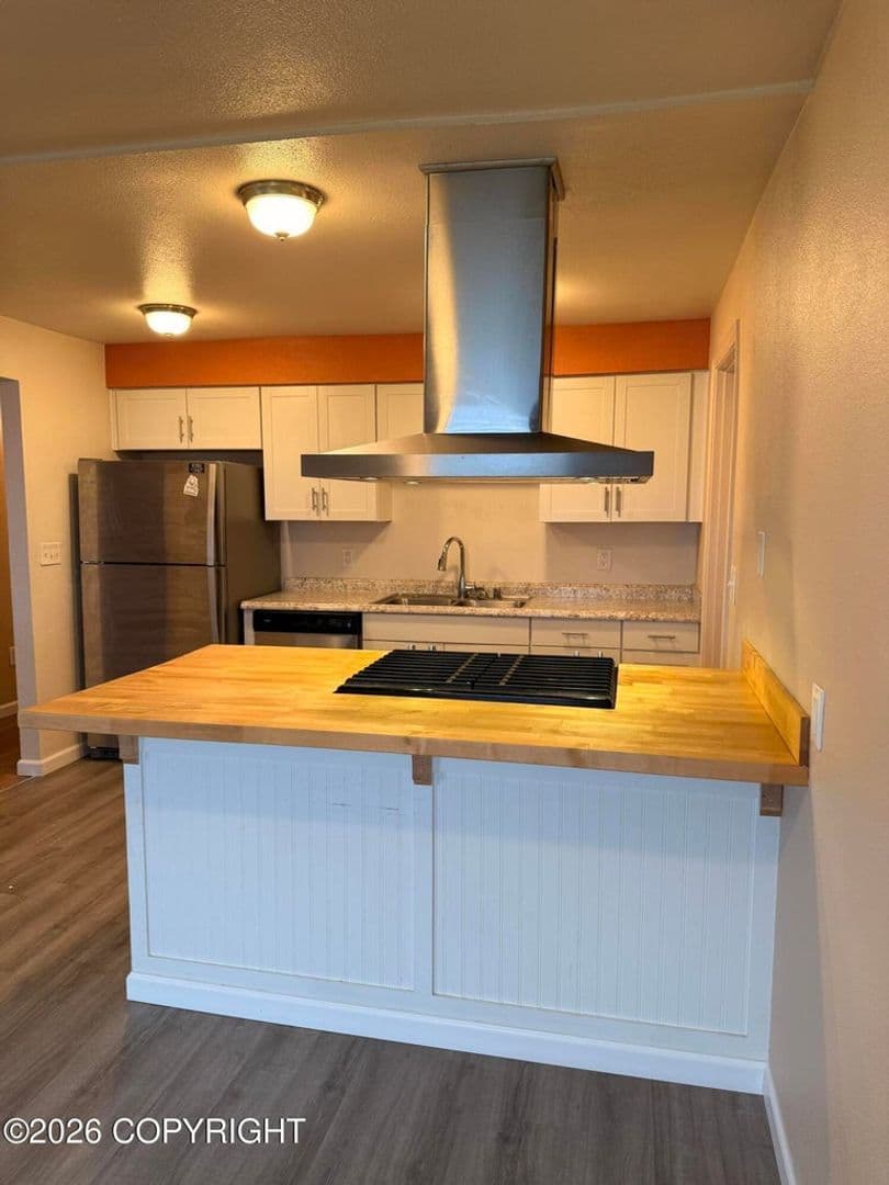 Anchorage House: 529 E 25th Ave