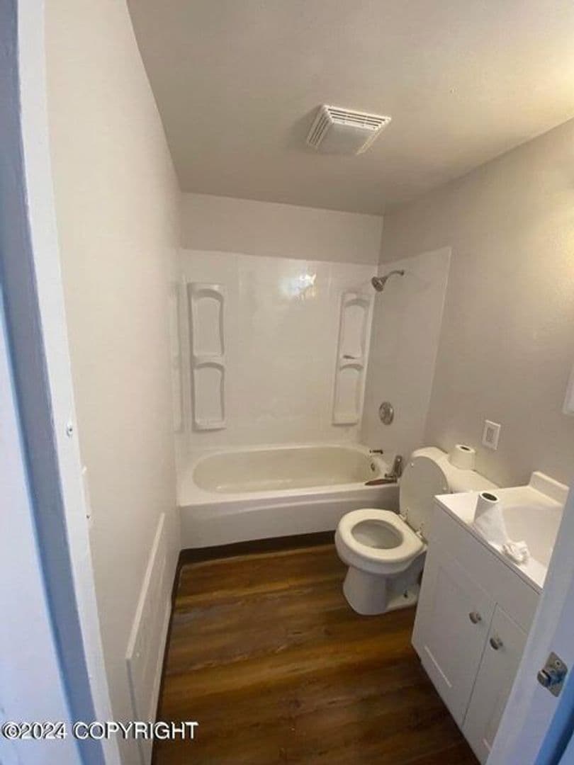 Anchorage Apartment: 808 W 29th Pl