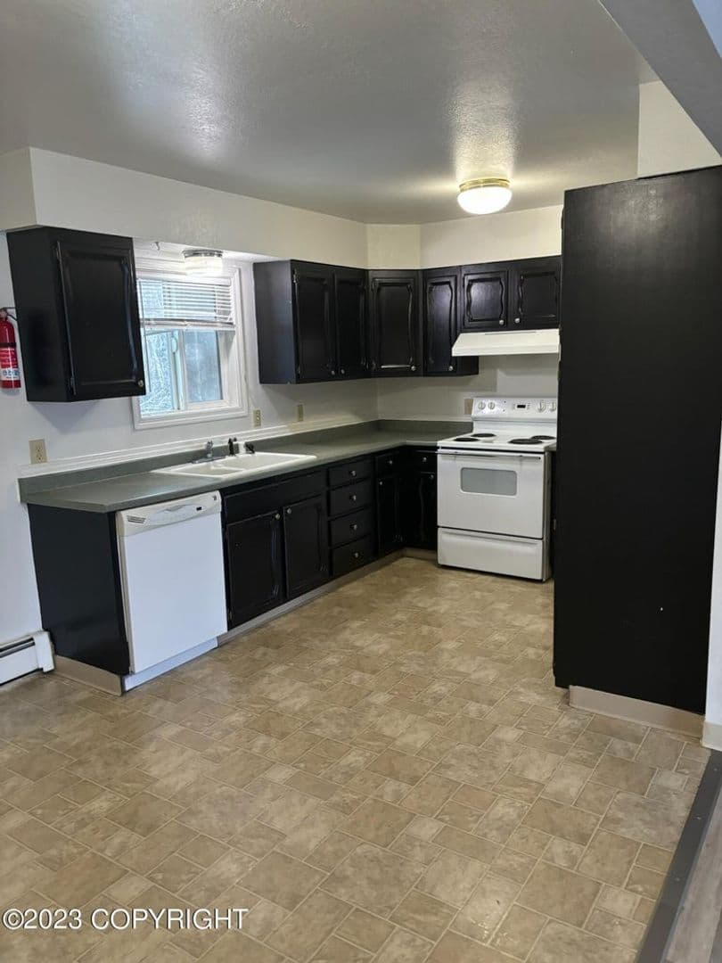 Anchorage Apartment: 1916 Beaver Pl