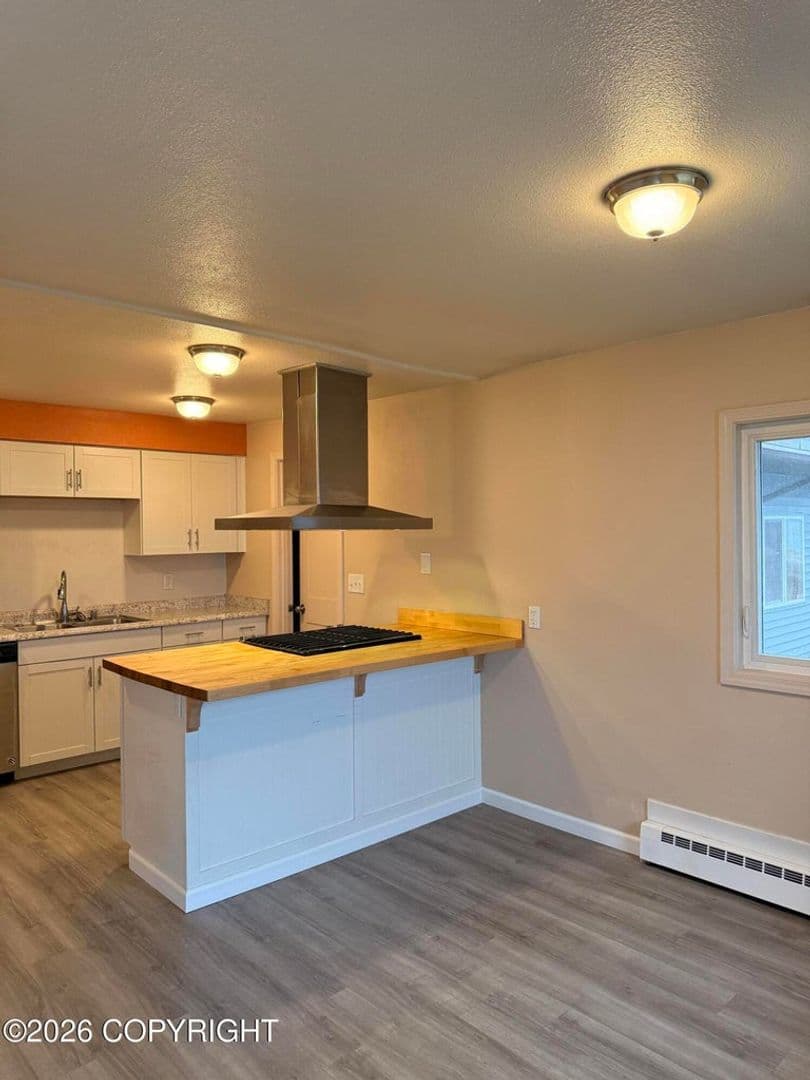 Anchorage House: 529 E 25th Ave