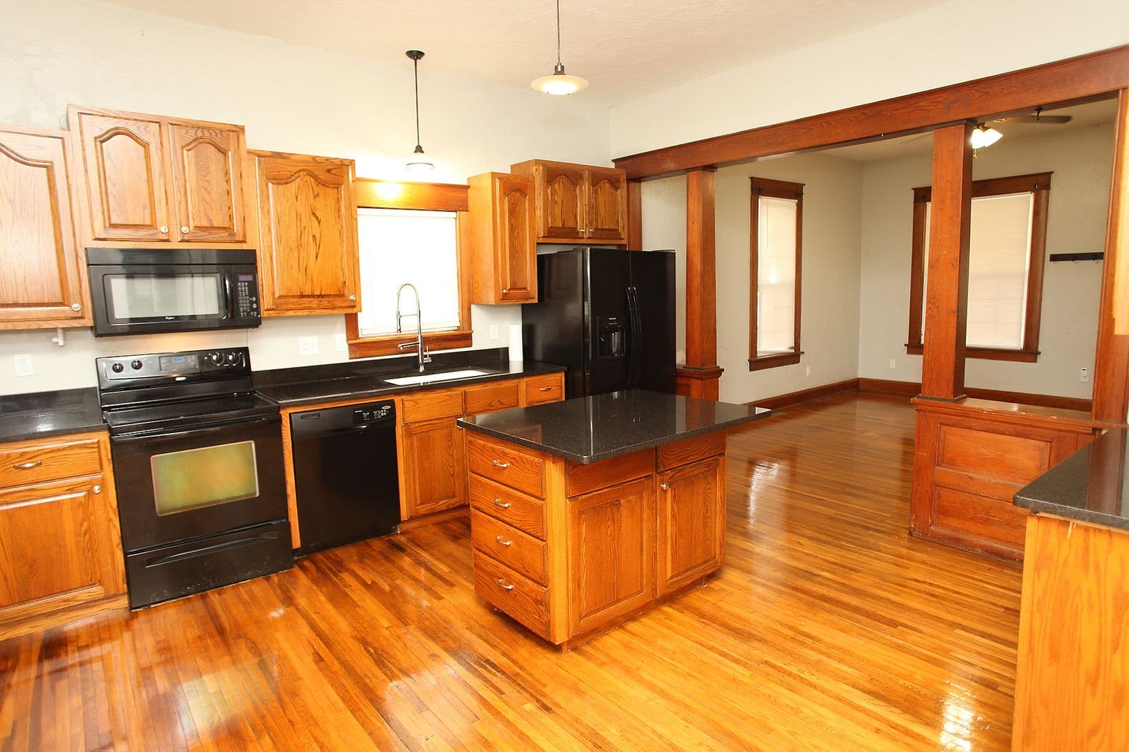 Springfield House: 1037 W State St