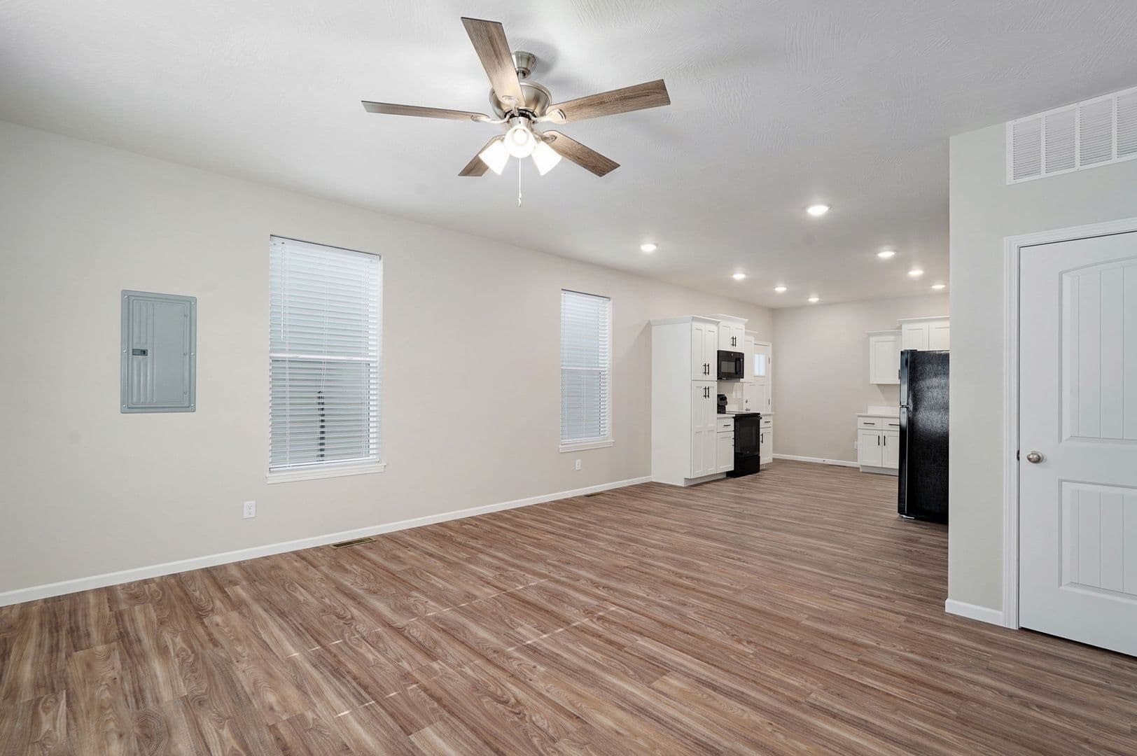 Springfield Apartment: 304 S Hampton Ave