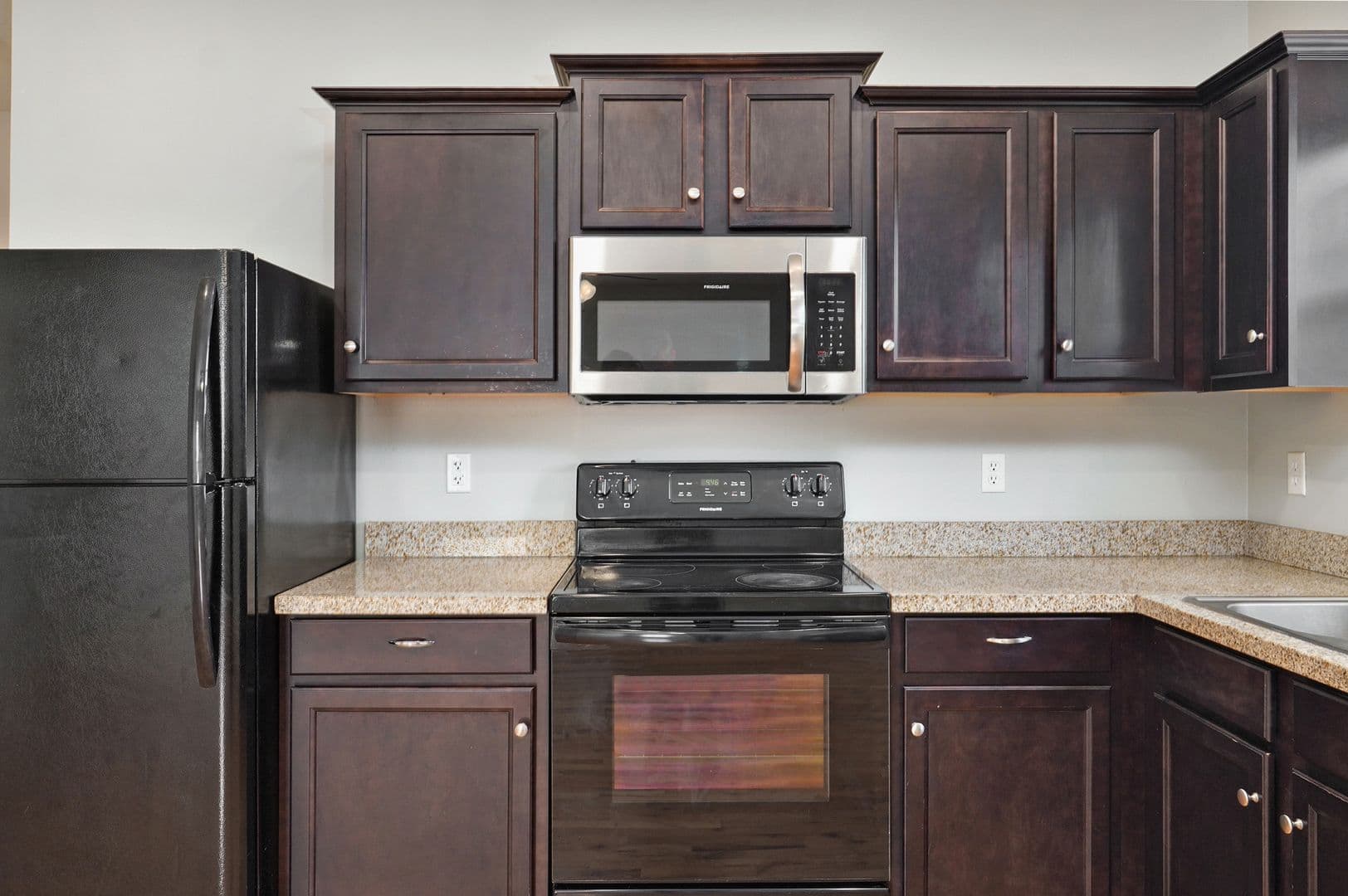 Springfield Apartment: 1325 E Cherry