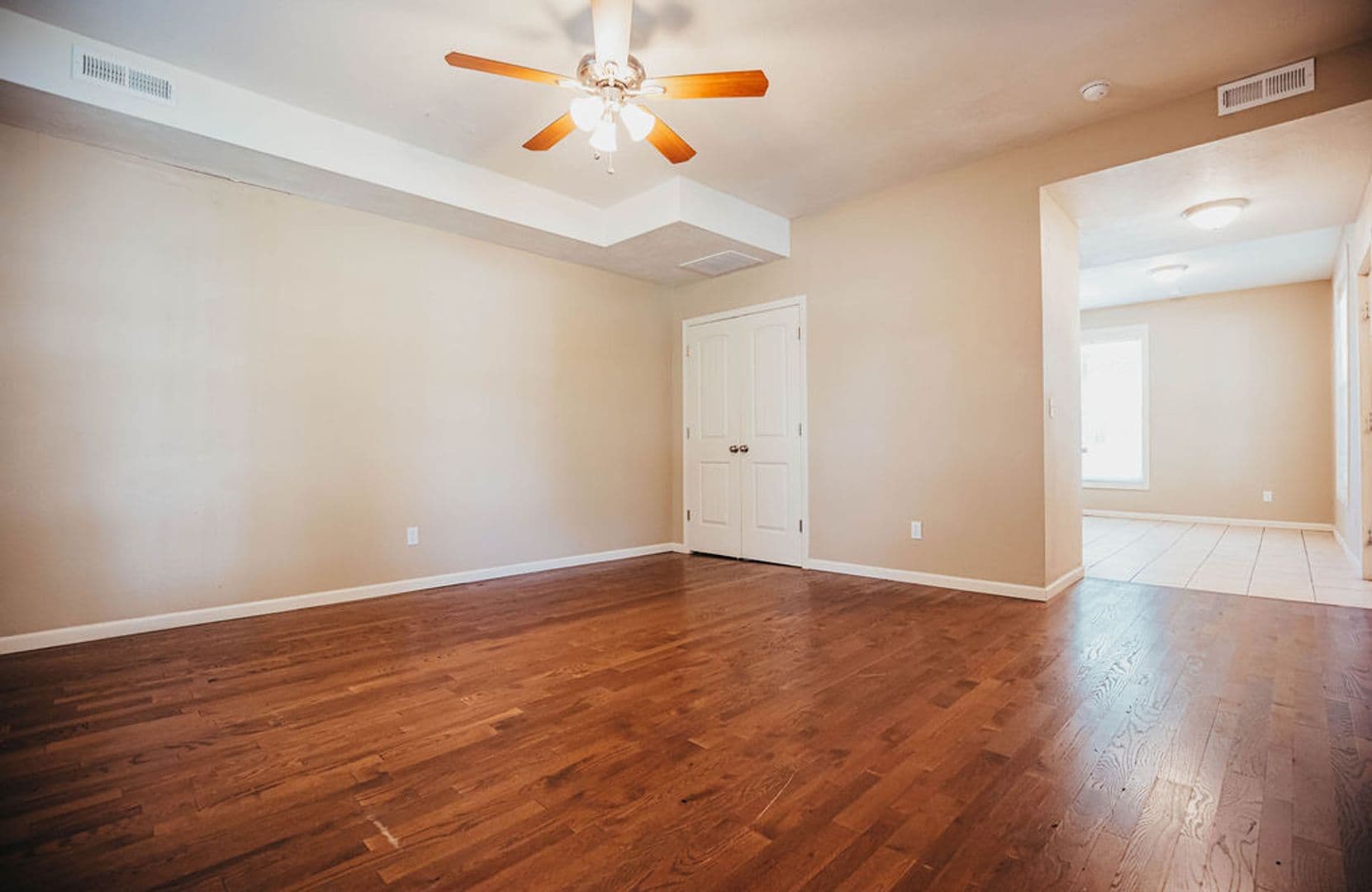 Springfield Apartment: 512 S. Main