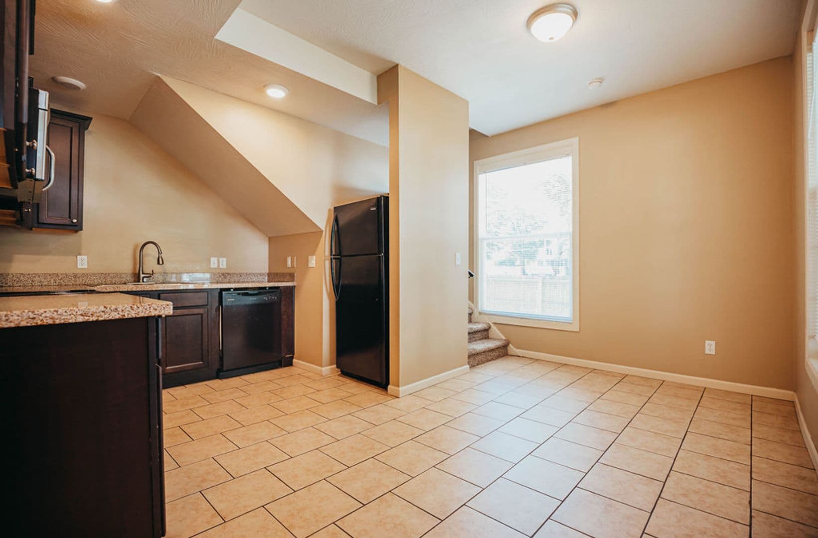 Springfield Apartment: 512 S. Main