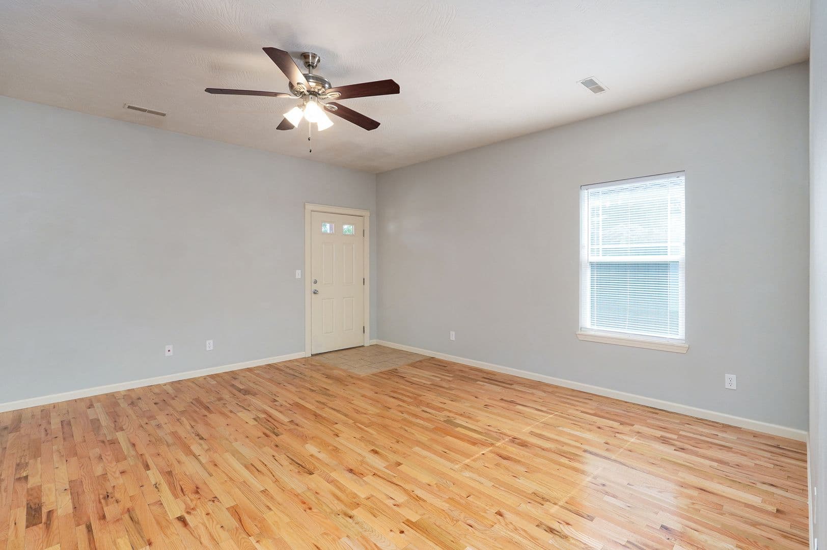Springfield Apartment: 1325 E Cherry
