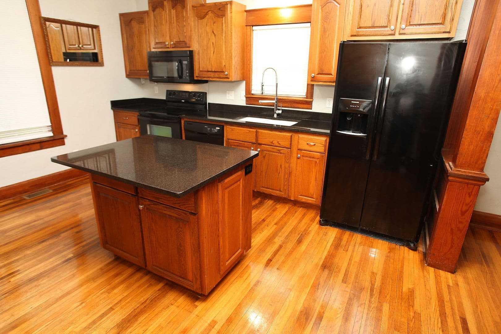 Springfield House: 1037 W State St