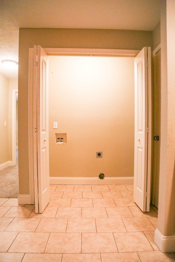 Springfield Apartment: 608 W Mt Vernon