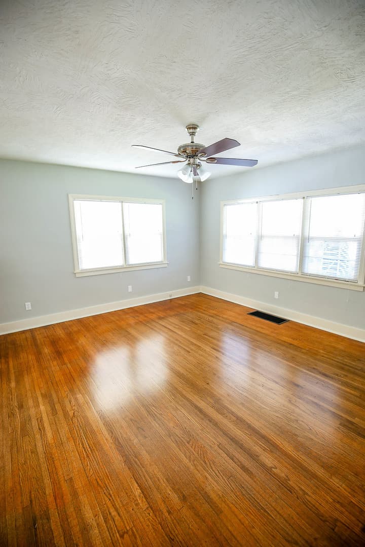 Springfield House: 926 E Loren