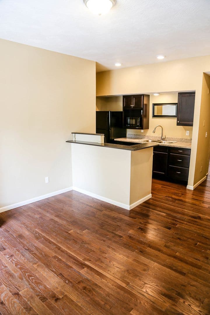 Springfield Apartment: 512 S. Main