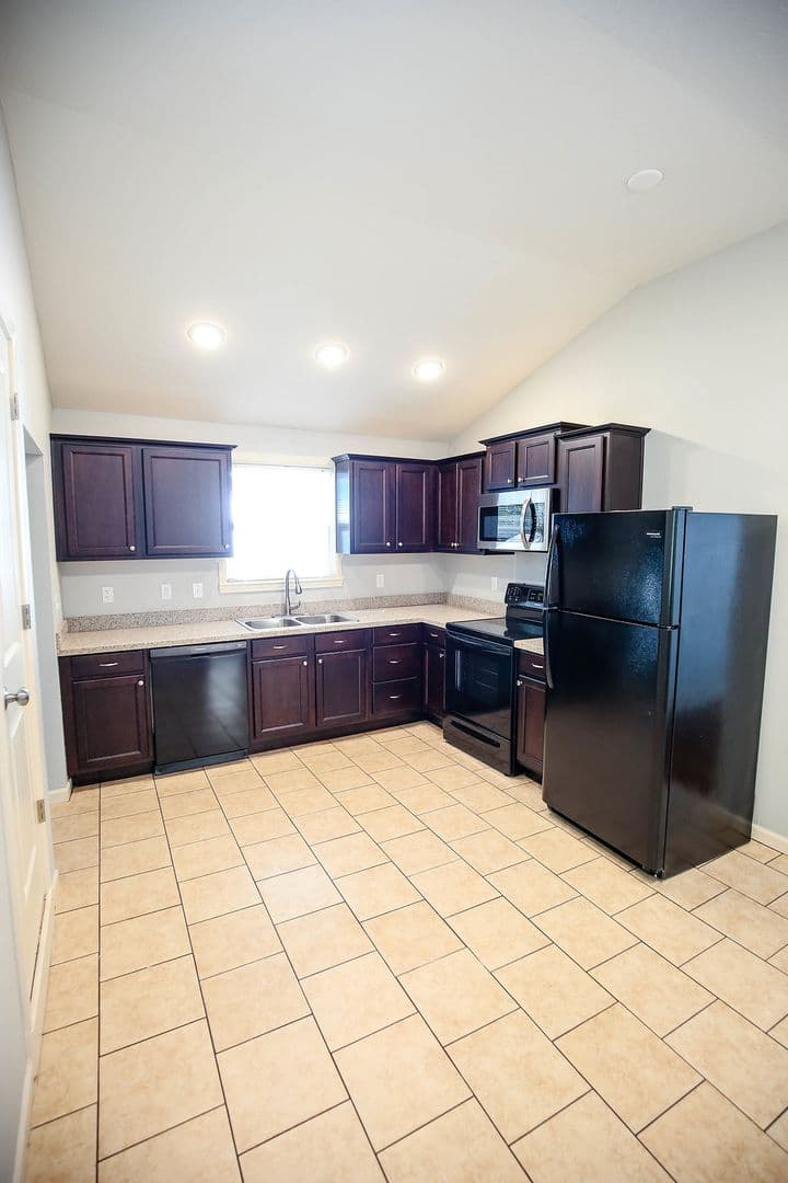 Springfield House: 926 E Loren