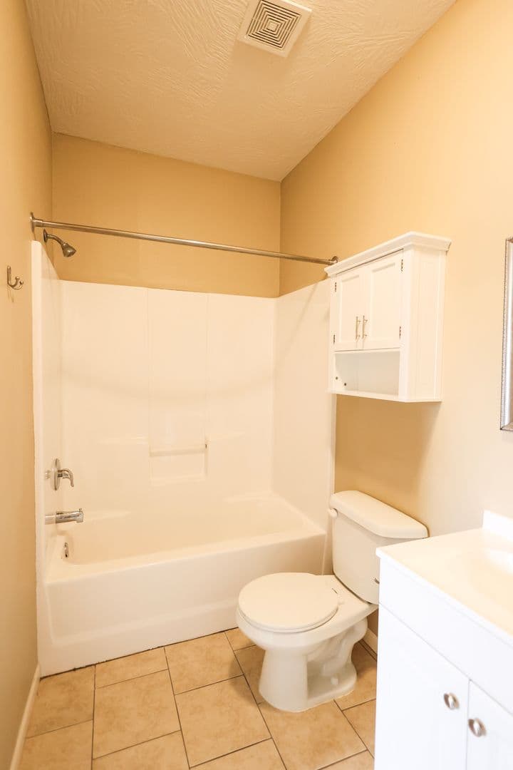 Springfield Apartment: 414 E Harrison