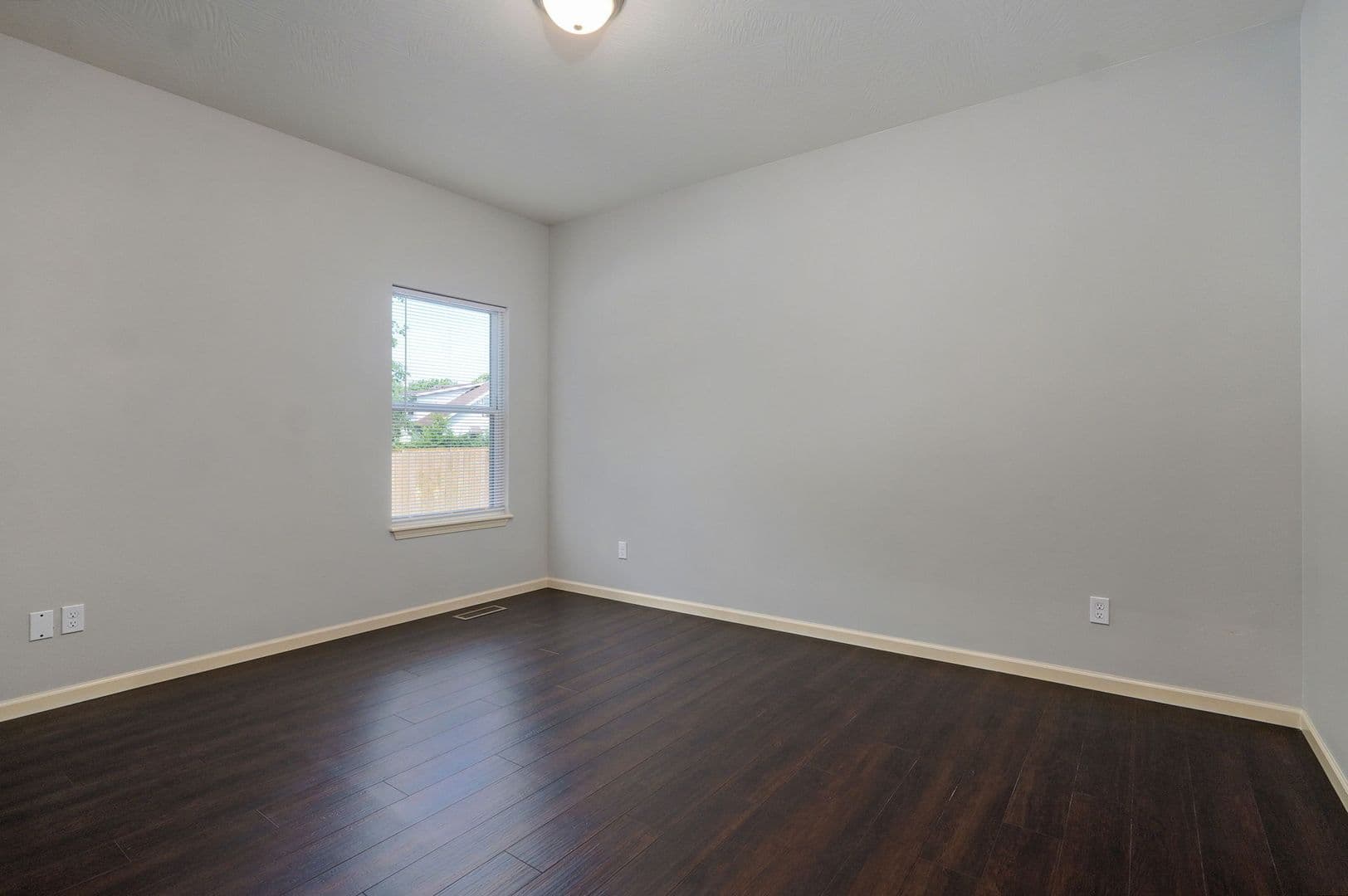 Springfield Apartment: 717 S Grant ave