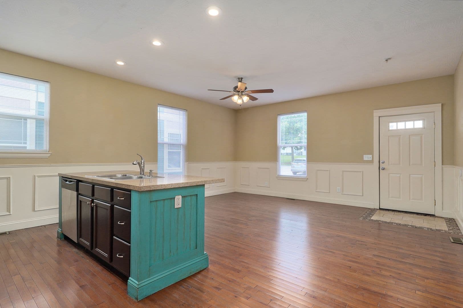Springfield Apartment: 1046 E Walnut
