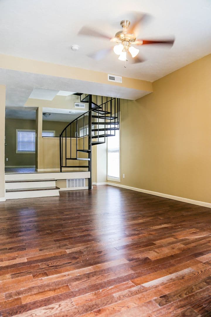 Springfield Apartment: 512 S. Main
