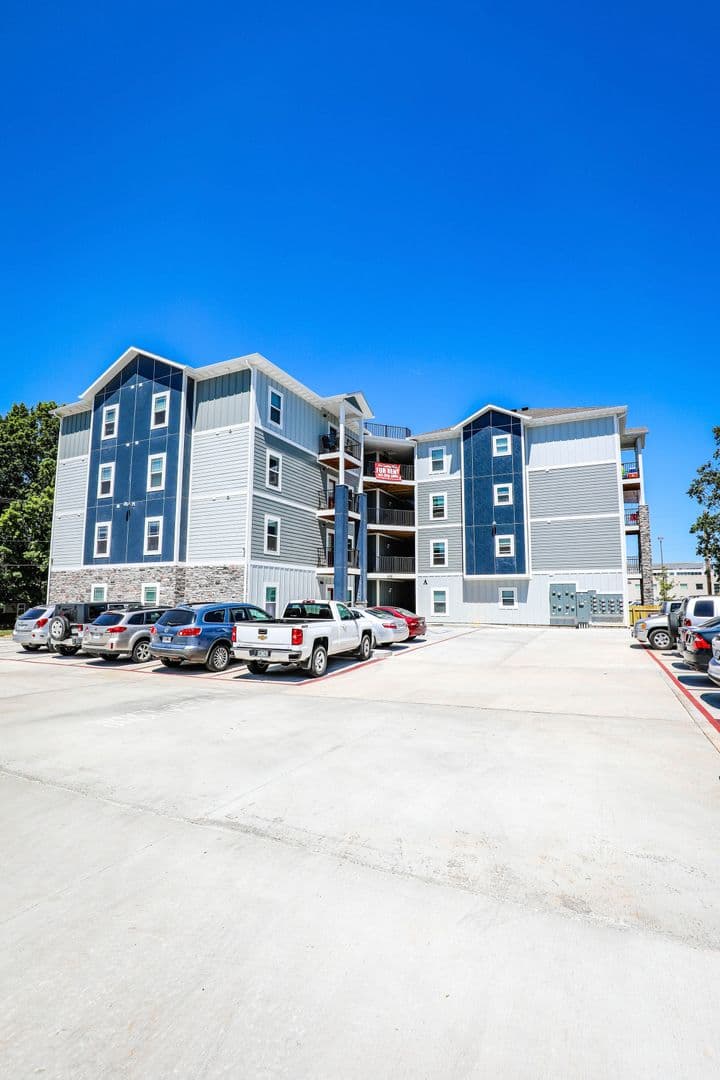 Springfield Apartment: 600 E Harrison
