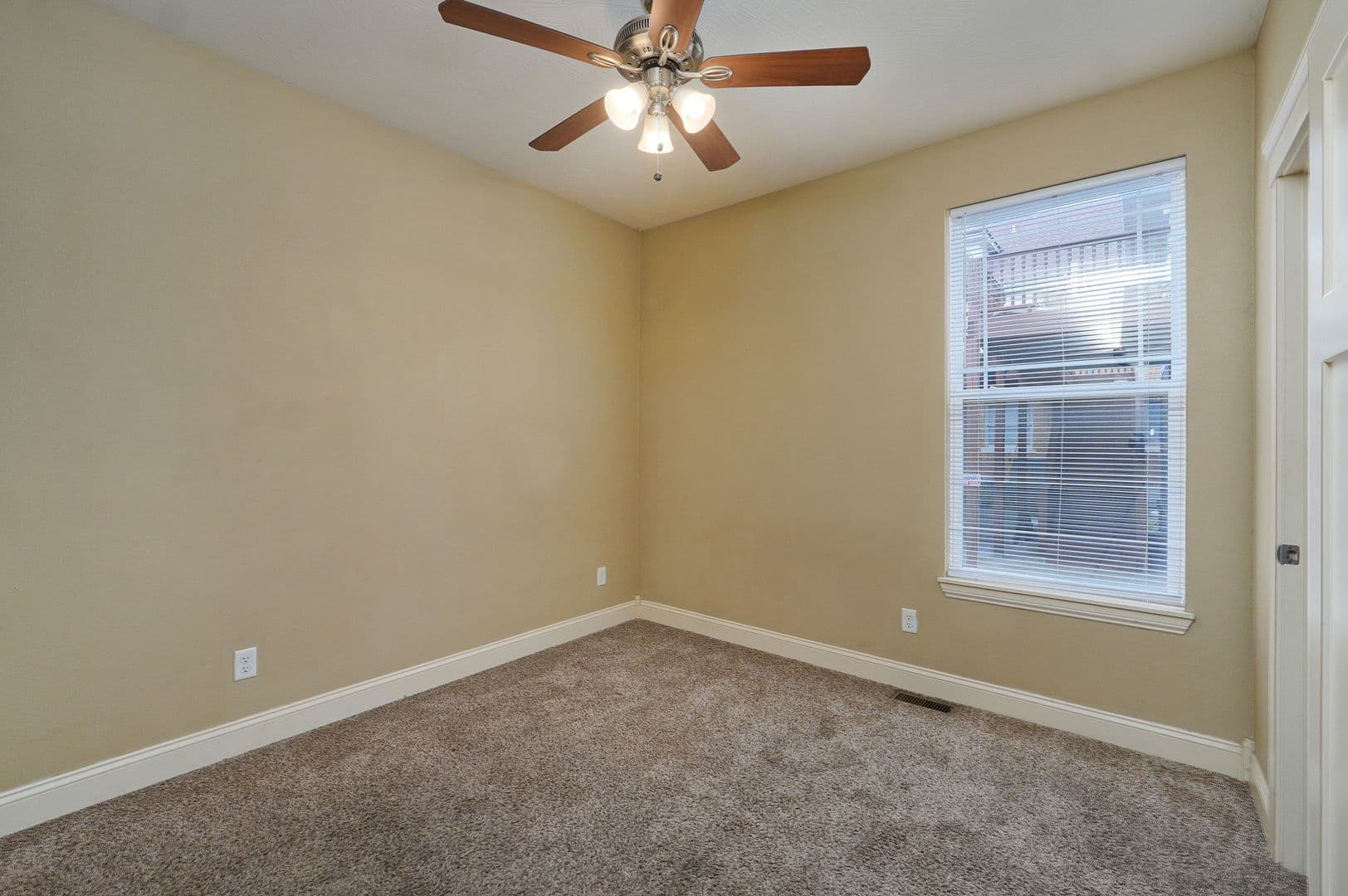 Springfield Apartment: 1046 E Walnut