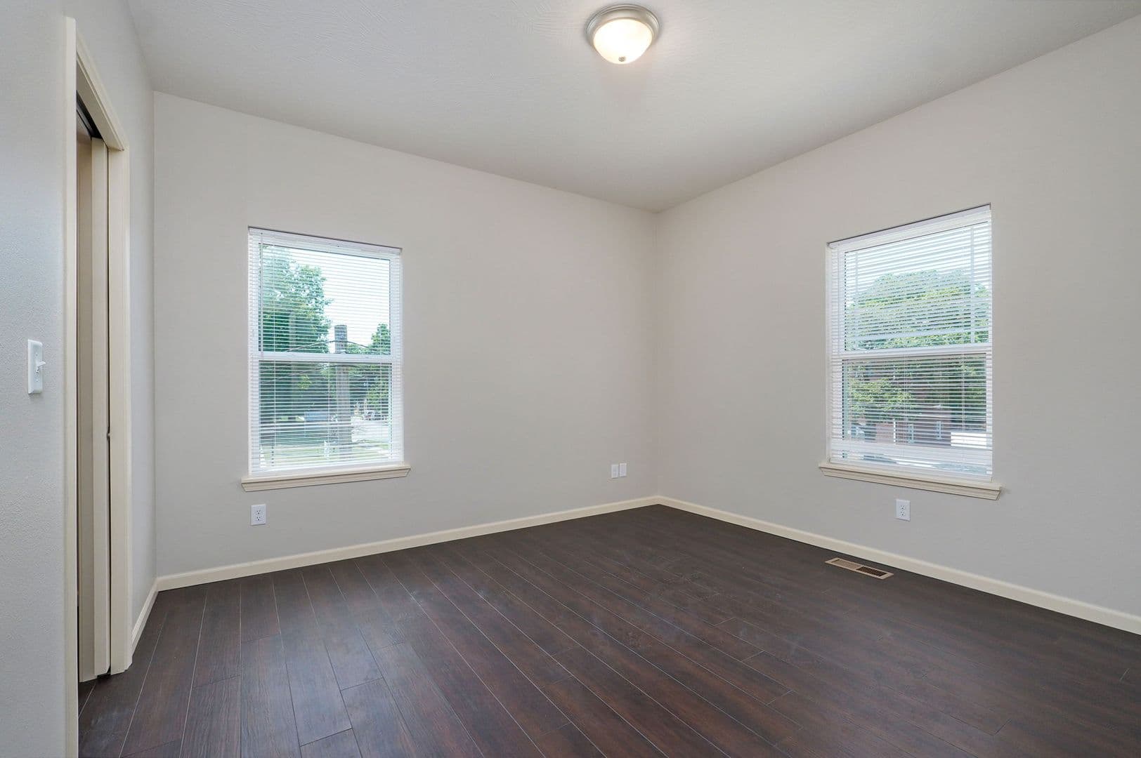 Springfield Apartment: 1320 E Elm