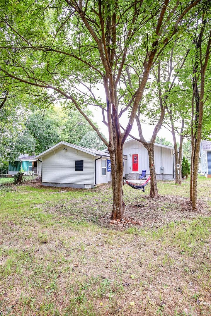 Springfield House: 926 E Loren