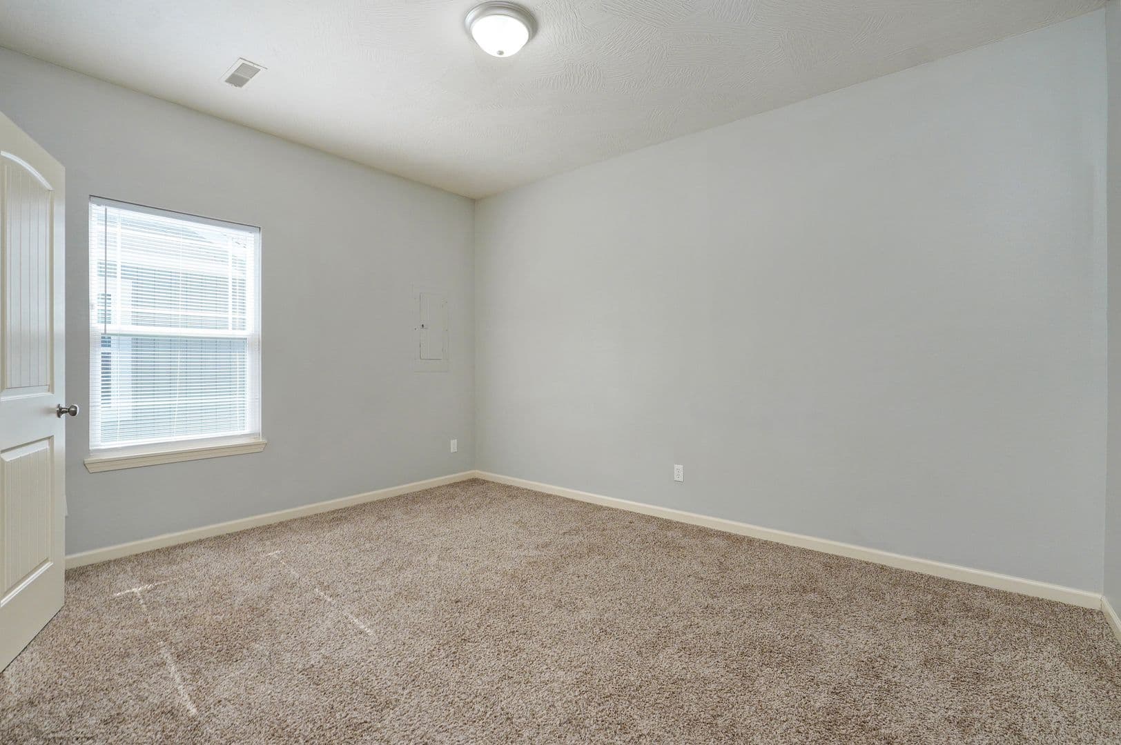 Springfield Apartment: 1325 E Cherry