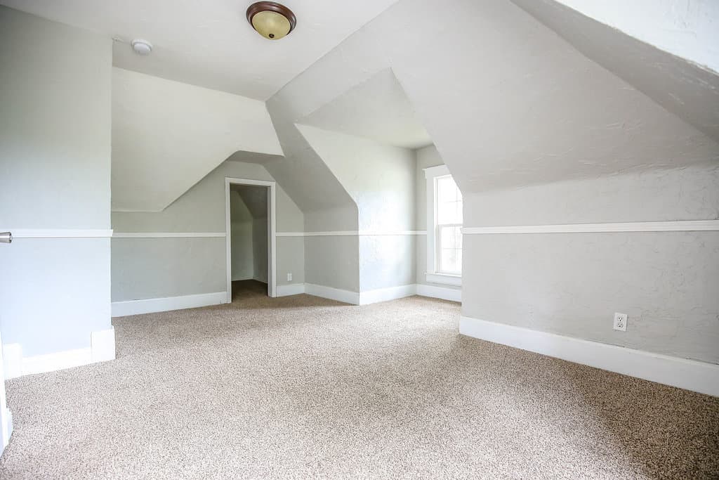 Springfield House: 1037 W State St