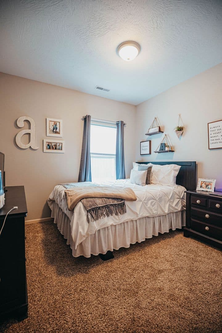 Springfield Apartment: 1325 E Cherry