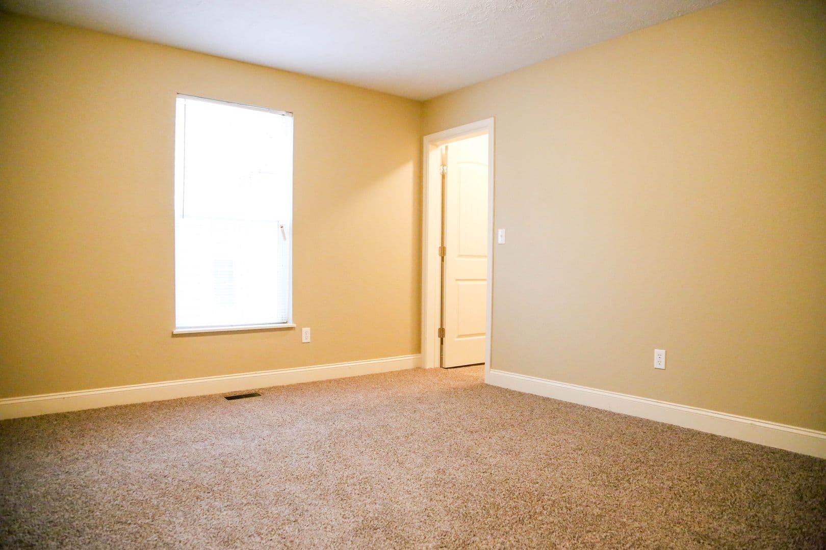 Springfield Apartment: 608 W Mt Vernon
