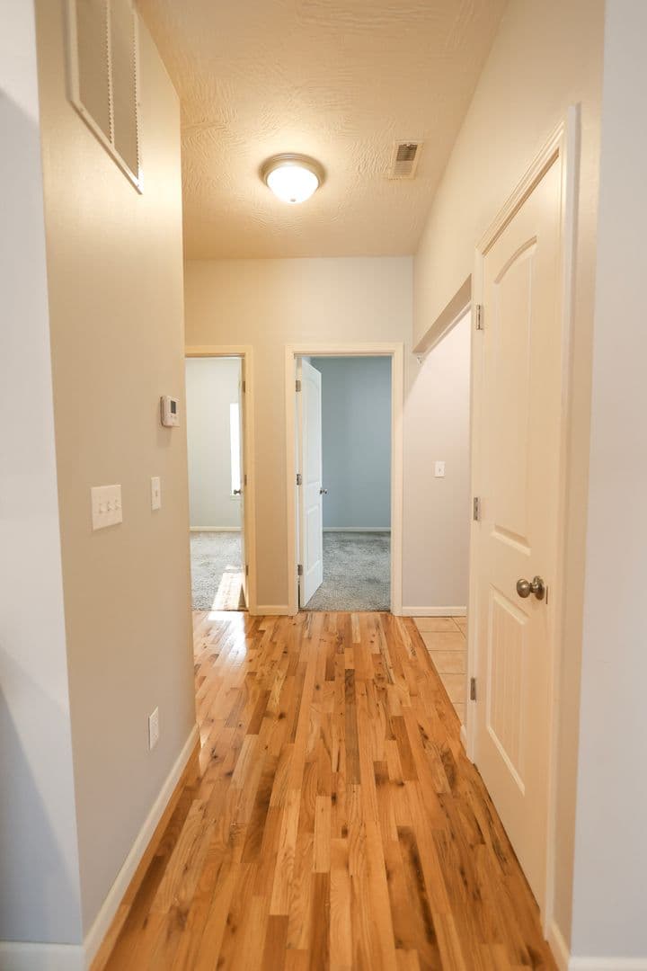 Springfield Apartment: 1325 E Cherry
